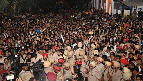 Chandigarh university : आरोपी मुलीला ब्लॅकमेल करून व्हिडीओ बनवायला भाग पाडले