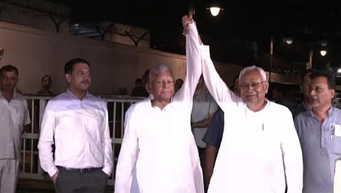 New Delhi : नितीश कुमार, लालूप्रसाद यादव यांची सोनिया गांधींसोबत खलबते