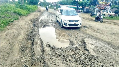 नाचक्की : पैठण रस्त्याची अवस्था पाहून चीनची कंपनी माघारी