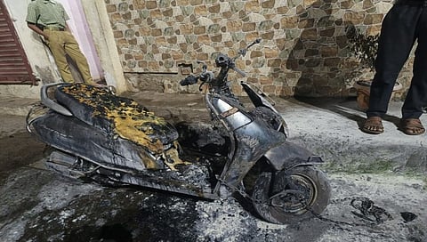 नाशिक/सिडको : दत्तनगर चुंचाळे’ला घरासमोर पार्किंग केलेली दुचाकी जाळली