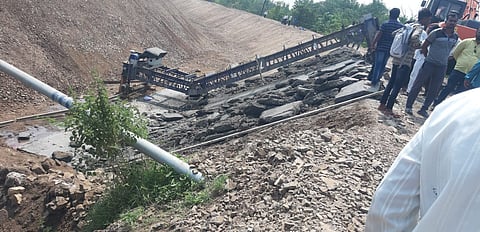 कालवा अस्तरीकरणाचे काम गोतोंडीला पाडले बंद, शेतकरी संघटना आक्रमक