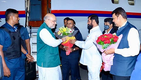 काल रात्री केंद्रीय गृहमंत्री अमित शहा यांचे मुंबई विमानतळावर आगमन झाल्‍यावर मुख्यमंत्री एकनाथ शिंदे आणि उपमुख्यमंत्री देवेंद्र फडणवीस यांनी त्‍यांचे स्‍वागत केले. 
