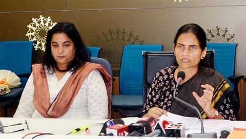 सरकार गेले म्हणून अजित पवारांना रस्त्यावरचे खड्डे दिसतात का ? : भारती पवार