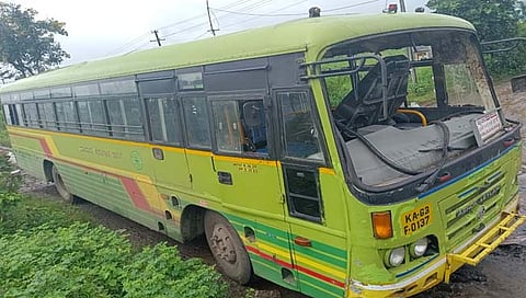 कोल्हापूर : पुणे-बंगळूर महामार्गावर कर्नाटक बसला अपघात; एक ठार, ६ जखमी
