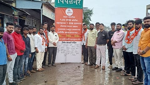 नाशिक : फॉक्सकॉन-वेदांता प्रकल्प गुजरातला गेल्याने पिंपळनेरमध्ये शिवसेनेच्यावतीने शिंदे सरकारचा निषेध