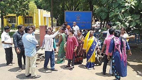 औरंगाबाद : शेतकऱ्याच्या आत्महत्येनंतर नातेवाईकांनी पोलीस ठाण्यात आणल्या अस्थी