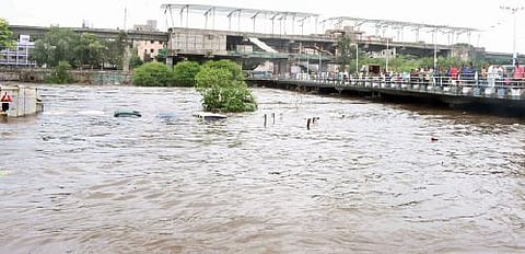 पुणेकरांची उडाली तारांबळ, नदीपात्रालगतच्या नागरिकांचे जनजीवन विस्कळीत