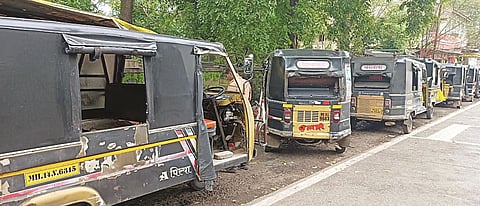 लोणावळा : रिक्षा व्यवसायावर पीएमपीचा घाला