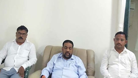 रायगड: आम्ही दुसऱ्याचा बाप आपला म्हणत नाही; प्रमोद घोसाळकरांचा सुनिल तटकरेंना टोला