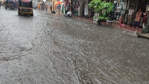 मुसळधार पावसाने डोंबिवली तुंबली; अवघ्या काही तासातच १०० मिलीमीटरहून अधिक पावसाची नोंद