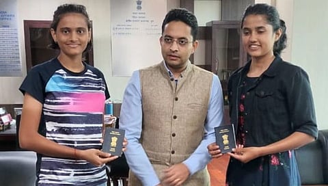 पुणे: देशासाठी खेळणाऱ्या राधिकाला दिला एका दिवसात पासपोर्ट