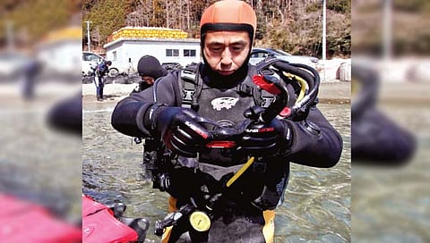 ११ वर्षांपूर्वी त्सुनामीत वाहून गेलेल्या पत्नीला अजूनही शोधतो पती