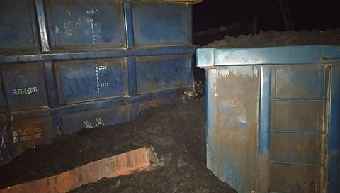 नागपूर : मालगाडीचे २० डबे रूळावरून घसरले