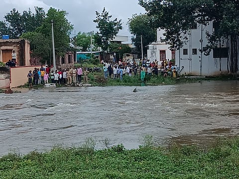 वडगावात ओढ्याच्या पाण्यात एकजण गेला वाहून