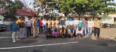 ५४ लाखांचा गांजा इंदापूर पोलिसांनी पकडला, तीन कारसह पाच जणांना अटक