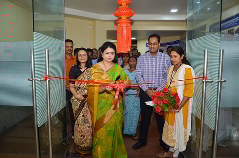 पुणे : जिल्हा परिषदेत दिवाळी महोत्सवाचे उदघाटन, महिला स्वयंसहाय्यता गटांनी बनवलेल्या पदार्थांची विक्री