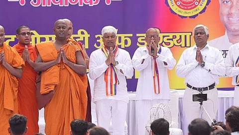 Mass Conversion Event : दिल्लीत १० हजार लोकांचे ‘आप’ नेत्याच्या उपस्थितीत सामूहिक धर्मांतर; भाजप आक्रमक