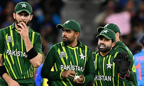 Babar Azam : पाकिस्तानात संघात बंडखोरी, बाबर आझमच्या कॅप्टनसीवर संकट