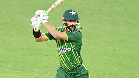 IND vs PAK : पाकचा स्टार खेळाडू जखमी, भारताविरुद्धच्या सामन्यापूर्वी रुग्णालयात दाखल