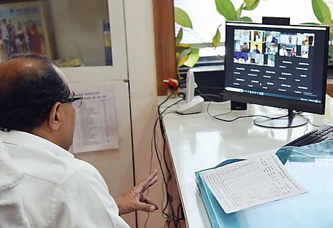 अतिवृष्टीने बाधित क्षेत्रांचे सरसकट पंचनामे करा : महसूलमंत्री राधाकृष्ण विखे पा. यांचे प्रशासनास निर्देश