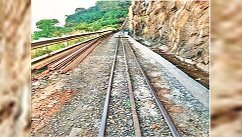 मुंबई : नेरळ-माथेरान मिनी ट्रेनचा अपघात टळला