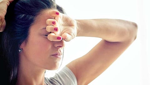 अर्धे डोके कशामुळे दुखते? ‘या’ पदार्थांचे सेवन टाळा