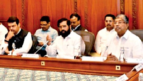 सीमाप्रश्नी मंत्रीस्तरीय समिती, कायदेशीर लढ्यासाठी विधिज्ञ