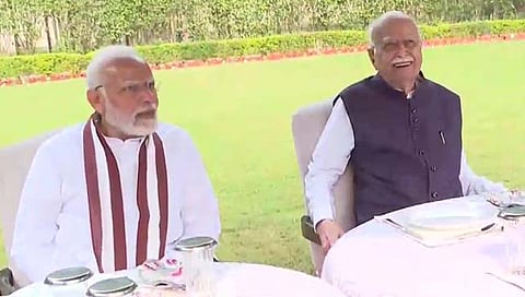 पंतप्रधान नरेंद्र मोदी यांनी घेतले अडवाणींचे आशीर्वाद; भेट घेत दिल्या वाढदिवसाच्या शुभेच्छा