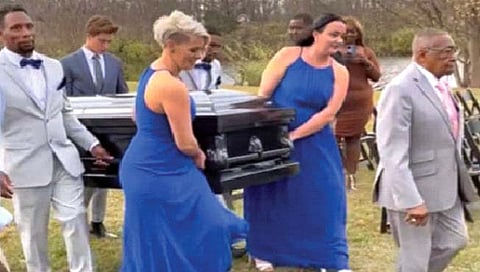 शवपेटीतून आला, अन् बोहल्यावर चढला..!