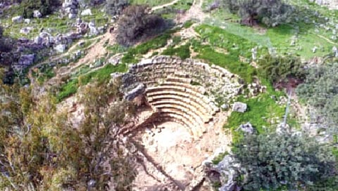 क्रेट बेटावर प्राचीन ग्रीक सभागृहाचे अवशेष