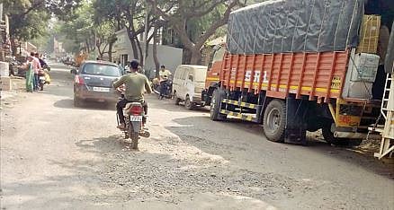 बारामती शहरातील अंतर्गत रस्त्यांची चाळण
