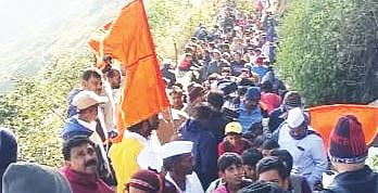 स्टॉल हटविल्याने खाद्यपदार्थ, पाण्याअभावी पर्यटकांची गैरसोय