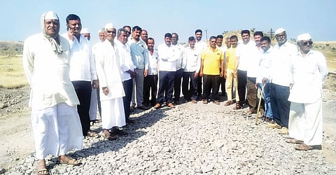 वाल्हे-राऊतवाडी फाटा रस्ताकाम निकृष्ट