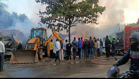 नाशिकमध्ये भंगार गोडाऊनला भीषण आग, परिसरात धुराचे लोट