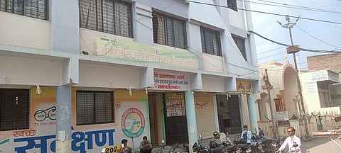 अकोले नगर पंचायतमध्ये रंगतो आहे मुख्याधिकारी विरुद्ध नगरसेवक असा सामना