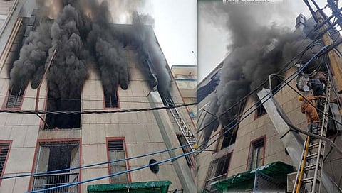 दिल्‍ली प्लास्‍टिकच्या कारखान्याला आग  