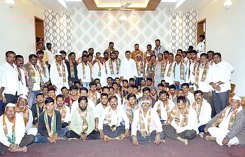 जामखेड तालुक्यात राजकीय भूकंप ! राष्ट्रवादीच्या 200 कार्यकर्त्यांचा भाजपात प्रवेश