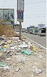 ताथवडेतील रस्त्यावर कचर्‍याचे ढीग