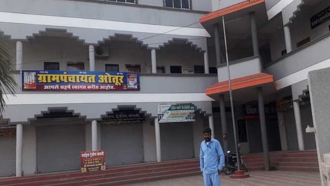 पुणे: जेसीबी यंत्रच उभे करणार ग्रामपंचायतीच्या प्रवेशद्वारात, ओतूरमध्ये होणार अनोखे आंदोलन