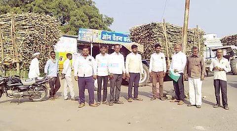 साकुर : ‘भूमिपुत्र’कार्यकर्त्यांकडून ऊसतोड बंद