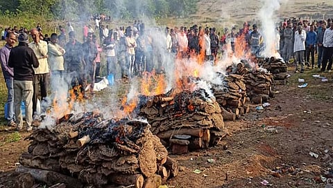 जठारवाडीत ५ वारकऱ्यांवर अंत्यसंस्कार 
