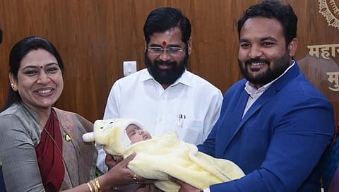 आमदार सौ. सरोज अहिरे यांचे मुख्यमंत्री एकनाथ शिंदे यांनी कौतुक करत मायलेकांची आस्थेने विचारपूस केली.