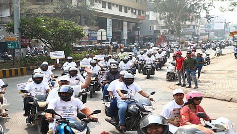 नाशिक : राज्य सरकारचा कृषी विभाग आणि कृषी तंत्रज्ञान व्यवस्थापन यंत्रणा (आत्मा) यांच्या संयुक्त विद्यमाने होत असलेल्या कृषी महोत्सवाच्या पूर्व संध्येला पूर्वदिनी काढण्यात आलेली दुचाकी रॅली.