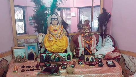 लोहोणेर : विठेवाडी येथील पुरातन महानुभाव पंथाचे एकमुखी दत्तमंदिर.