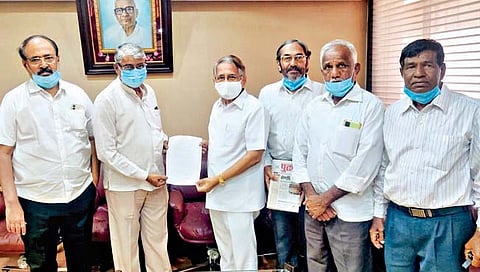 कोेल्हापुरात लवकरच सीमा परिषद घेऊ : डॉ. प्रतापसिंह जाधव