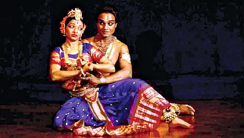 career in arts : कलाक्षेत्रात करिअर करताना…