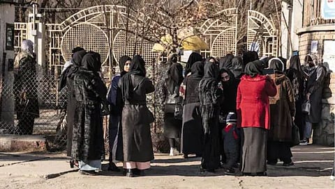 Afghan Women : शिक्षण बंदीनंतर अफगाणमधील तरुणींचा रस्‍त्‍यावर आक्रोश, ”शिरच्छेद केला असता…”