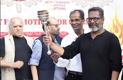 ताठ करणा चित्रपट 