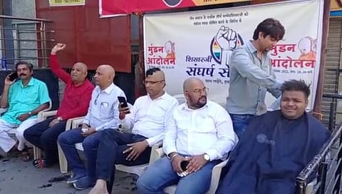 नाशिक : मुंडन आंदोलन(छाया-हेमंत घोरपडे)