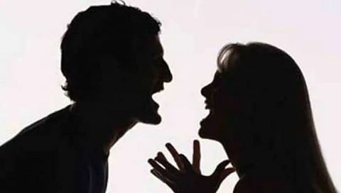 Delhi : पत्नीशी भांडल्यानंतर बापाने २ वर्षाच्या चिमुकल्याला पहिल्या मजल्यावरुन खाली फेकले